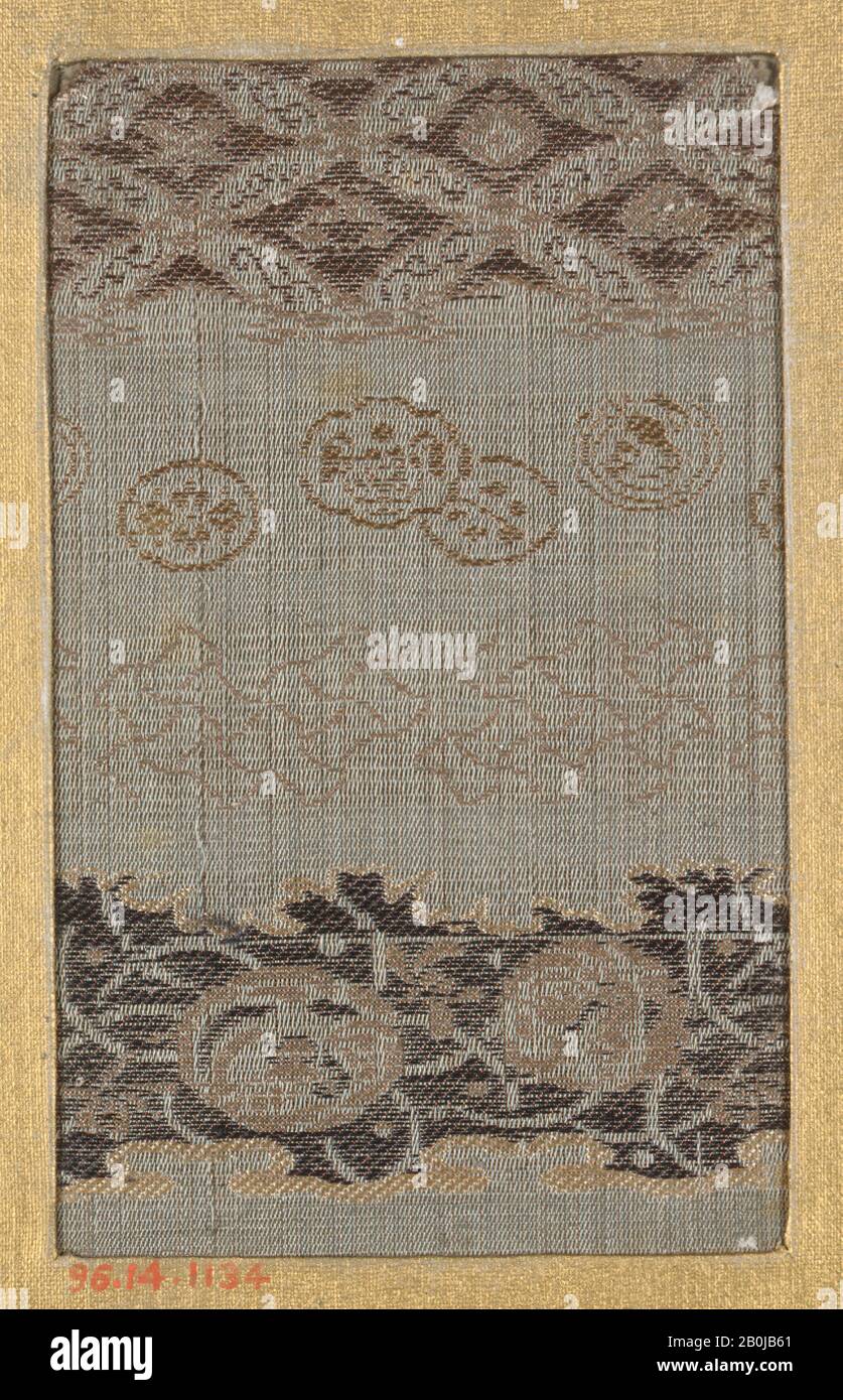 Pezzo, Giappone, 18th–19th secolo, Giappone, seta, 5 x 3 pollici (12,70 x 7,62 cm), tessuto tessile Foto Stock