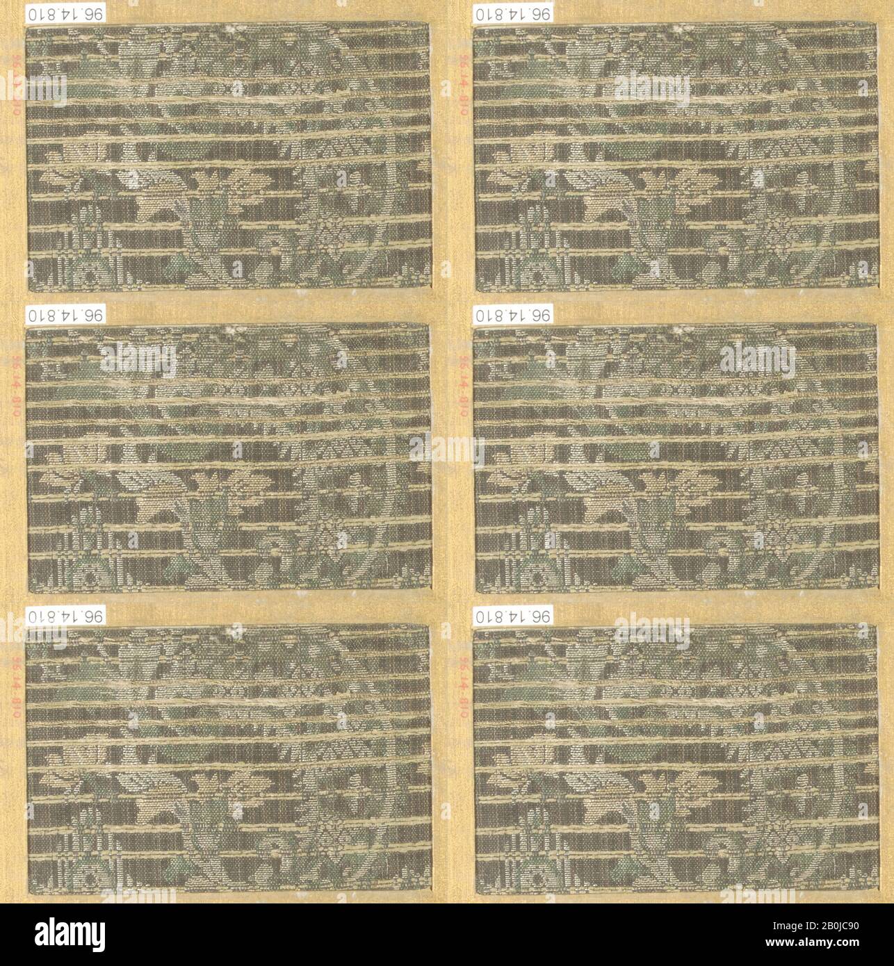 Pezzo, Giappone, 18th–19th secolo, Giappone, seta, 4 3/4 x 3 1/4 poll. (12,07 x 8,26 cm), tessuto tessile Foto Stock