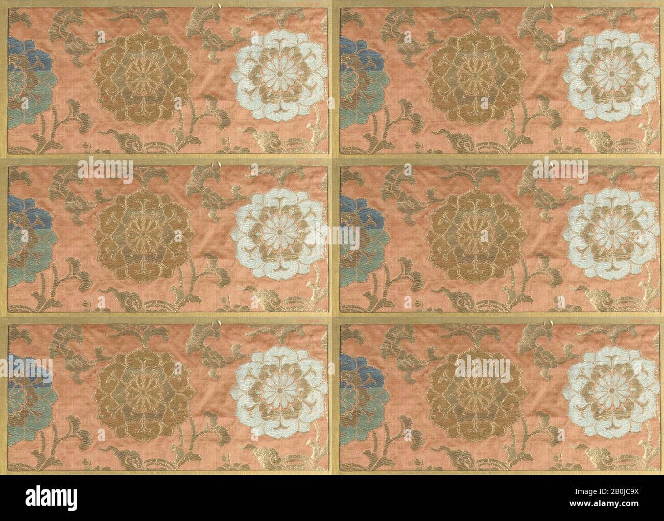 Pezzo, Giappone, 18th–19th secolo, Giappone, seta, 4 3/4 x 10 1/4 poll. (12,07 x 26,04 cm), tessuto tessile Foto Stock