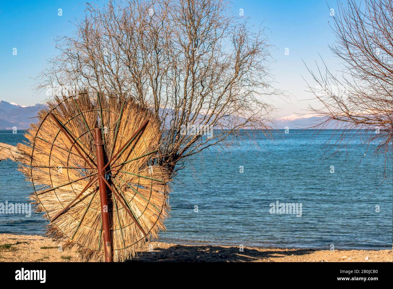 Una serie di paesaggi lacustri. Umore invernale. Foto Stock