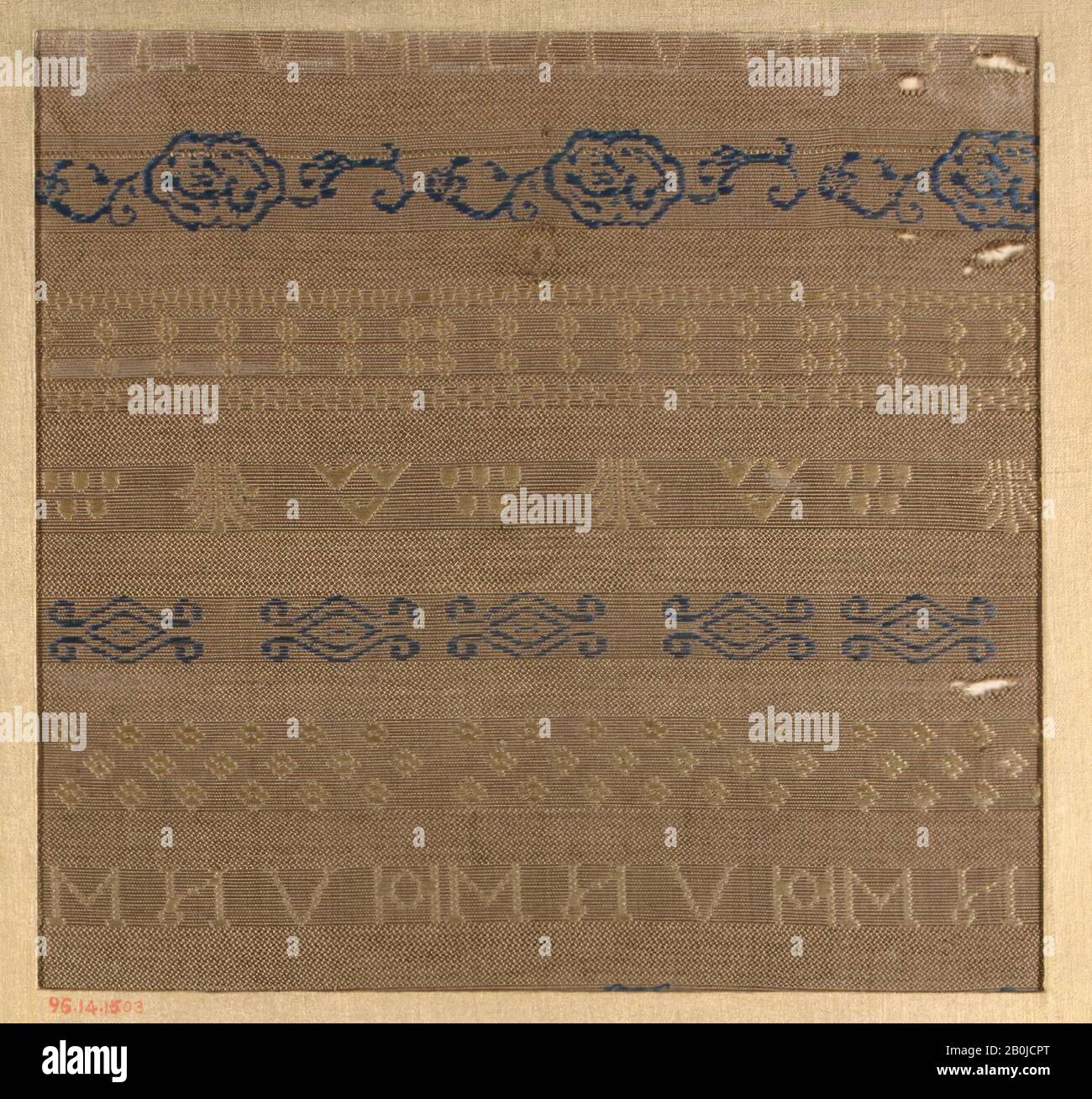 Pezzo, Giappone, 18th–19th secolo, Giappone, seta, 7 x 7 pollici (17,78 x 17,78 cm), tessuto tessile Foto Stock
