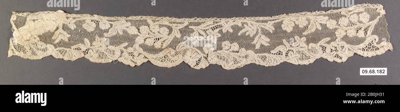 Striscia, Italiano, Burano, 18th secolo, Italiano, Burano, Lace ad ago, L. 14 x W. 2 pollici, 35,6 x 5,1 cm, Textiles-Laces Foto Stock