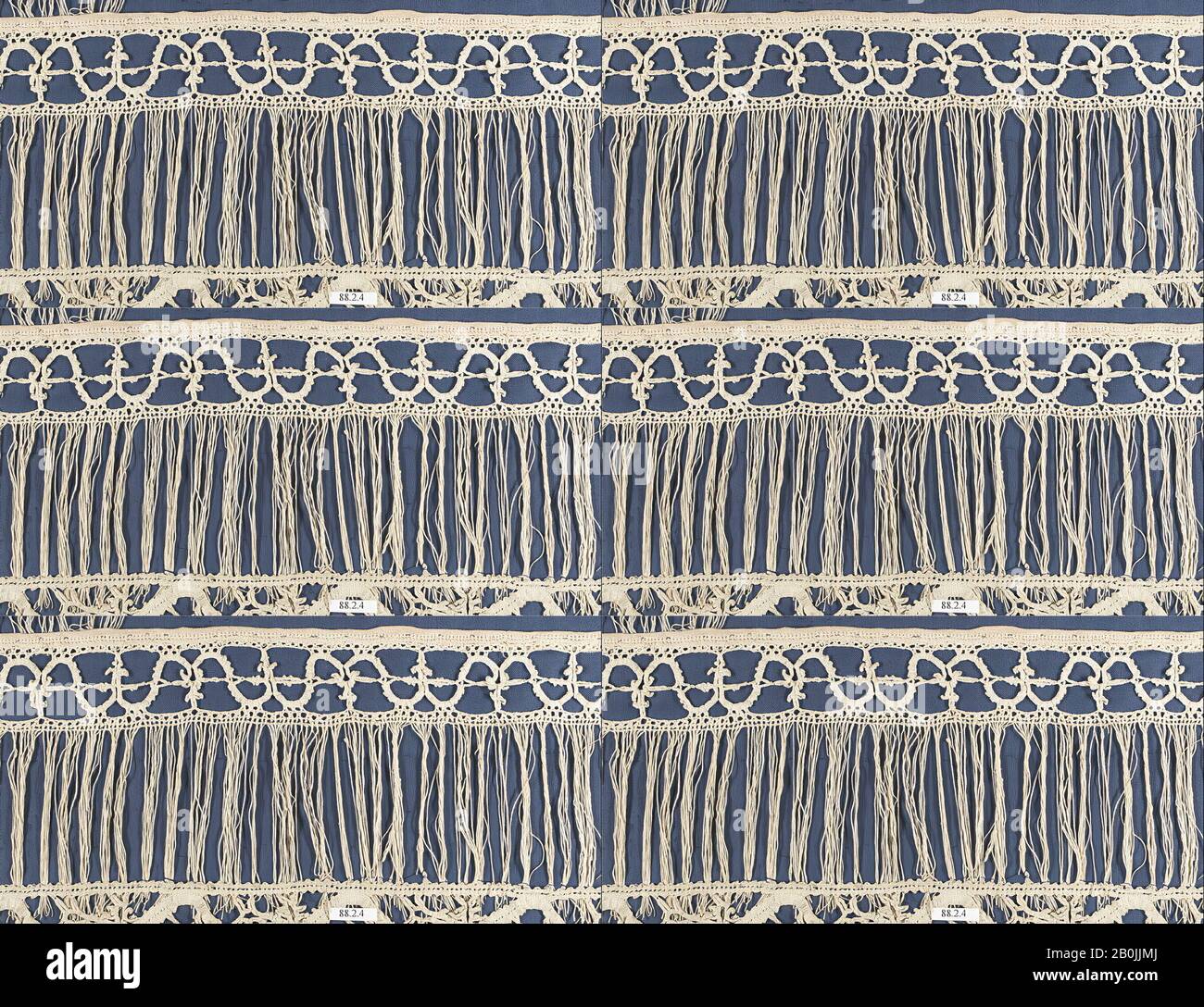 Frammento, italiano, 17th secolo, italiano, merletto A Bobina, L. 19 x W. 5 pollici (48,3 x 12,7 cm), Textiles-Laces Foto Stock