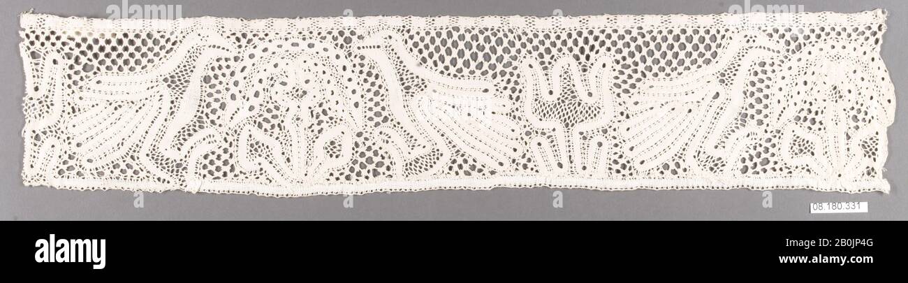 Frammento, tedesco, Holstein, 17th secolo, tedesco, Holstein, merletto Bobina, L. 15 x W. 3 1/4 pollici (39,4 x 11,7 cm), Textiles-Laces Foto Stock