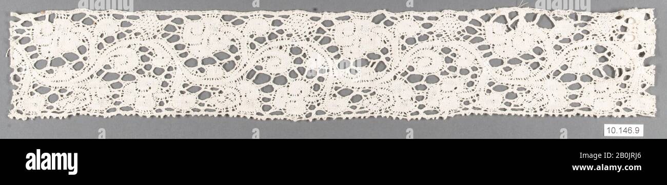 Merletto a bobina, fiammingo, 18th secolo, fiammingo, merletto A Bobina, L. 14 x W. 3 pollici (35,6 x 7,6 cm), Textiles-Laces Foto Stock