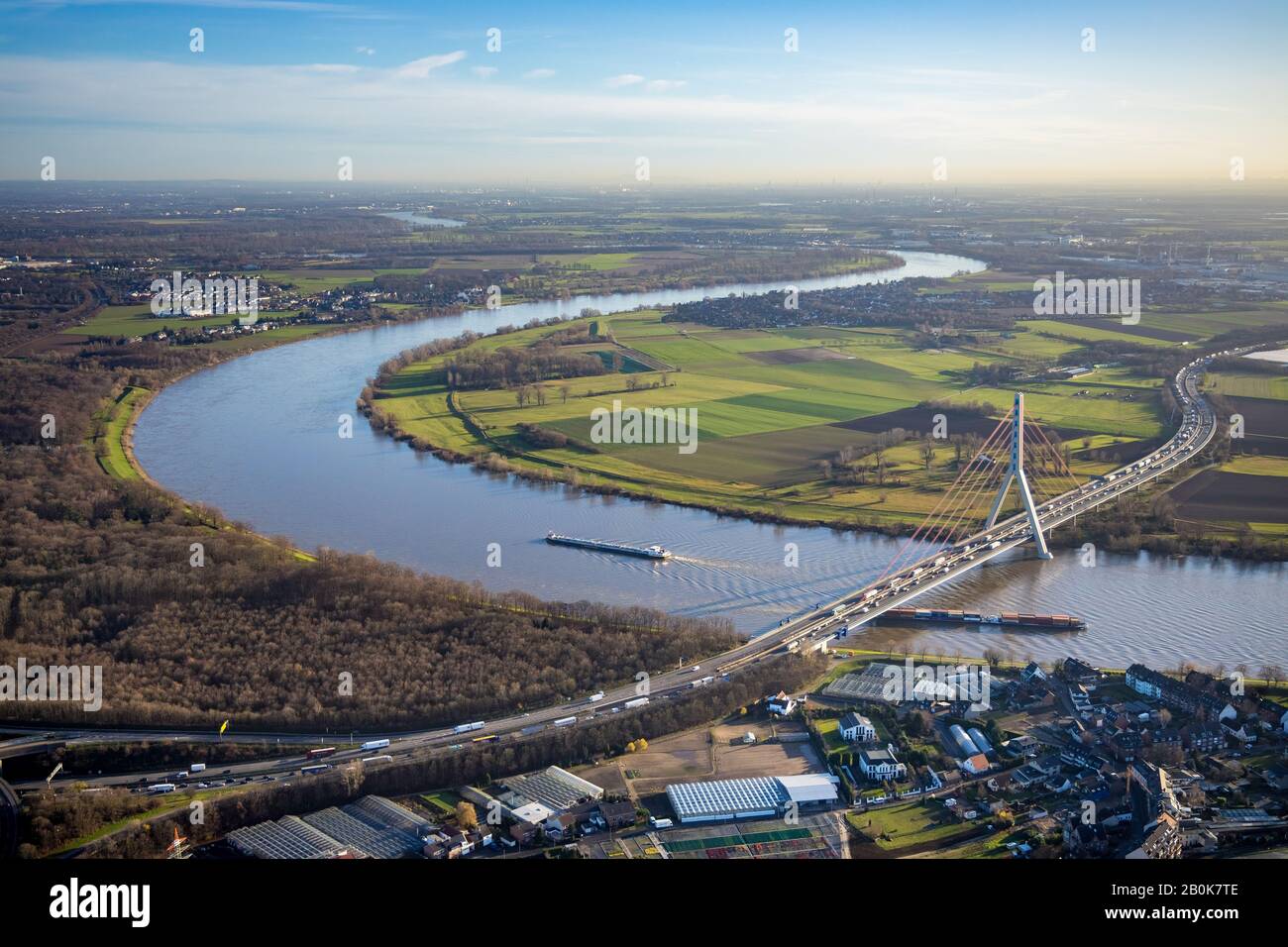 Foto aerea, Fleher Bridge e l'autostrada A46, il fiume Reno, Düsseldorf, Renania, Renania settentrionale-Vestfalia, in Germania, in autostrada, autostrada A46, l'autostrada BR Foto Stock