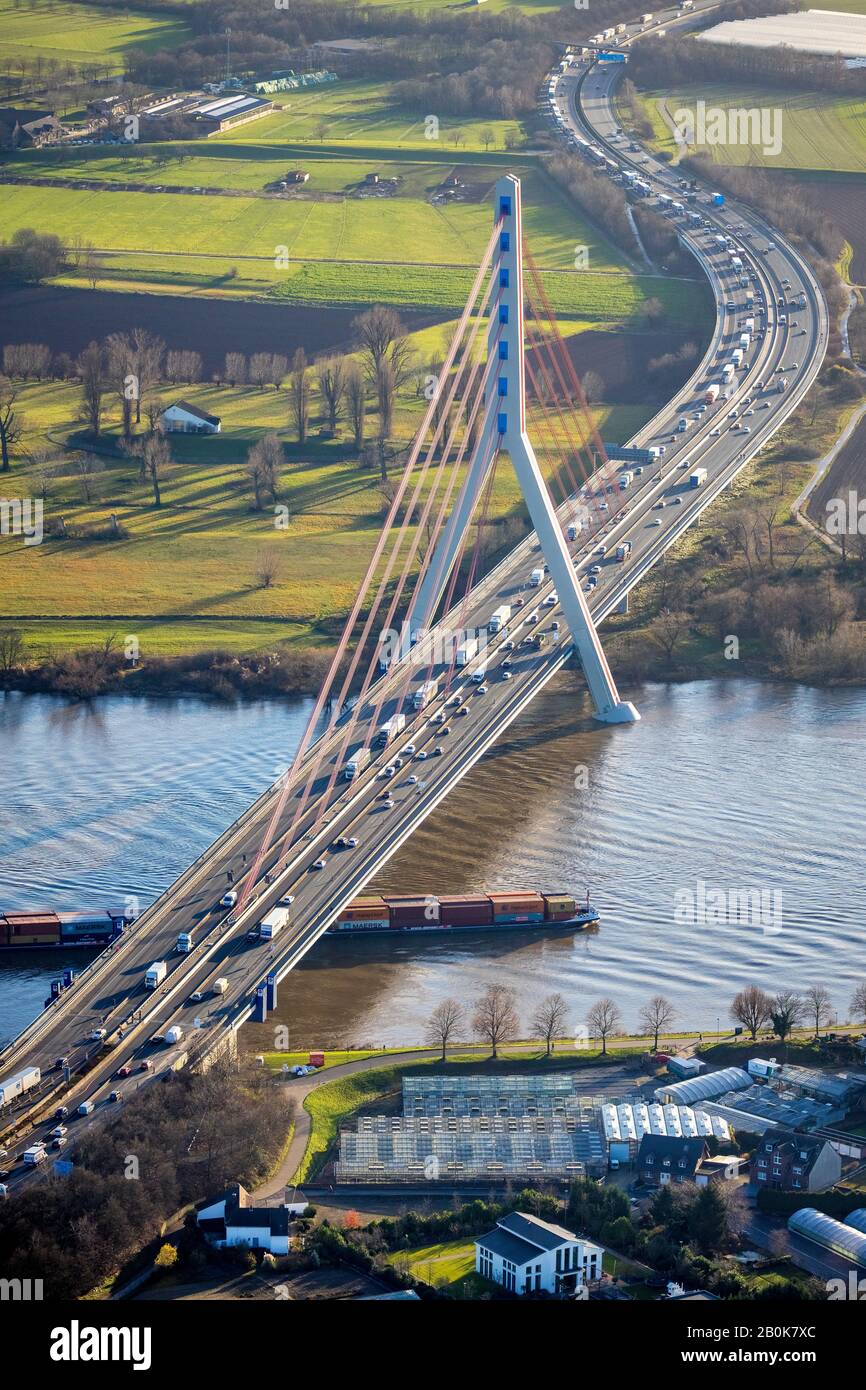 Foto aerea, Fleher Bridge e l'autostrada A46, il fiume Reno, Düsseldorf, Renania, Renania settentrionale-Vestfalia, in Germania, in autostrada, autostrada A46, l'autostrada BR Foto Stock