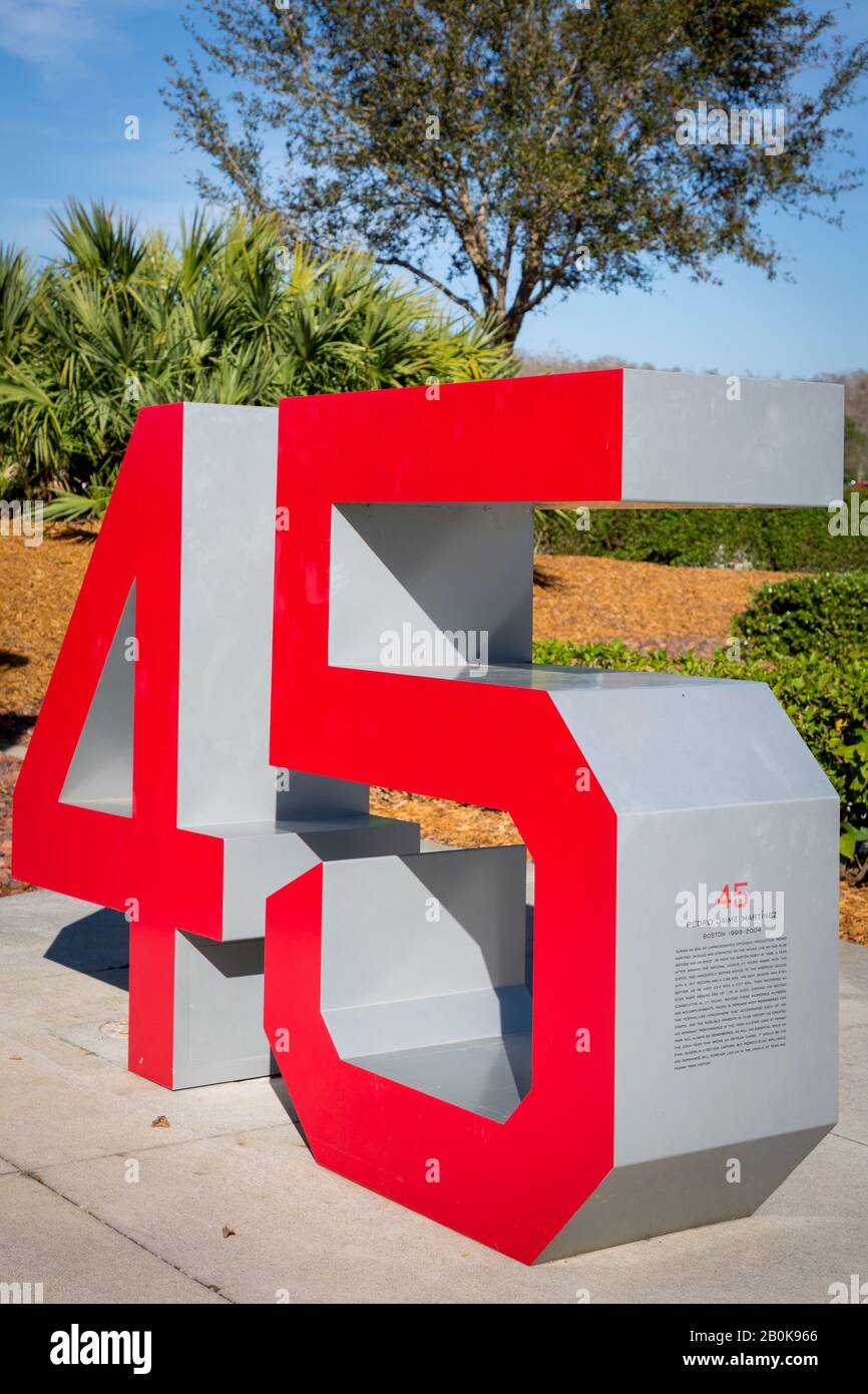 Numero 45 - maglia ritirata del giocatore passato e del lanciatore della Hall of Fame, Pedro Martinez del Boston Red Sox al JetBlue Park, Ft Myers, Florida, Stati Uniti Foto Stock