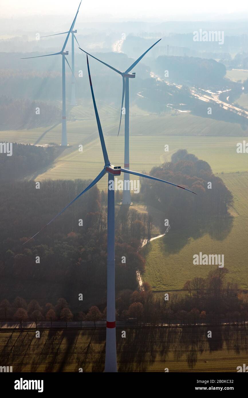 Fotografia aerea, turbine eoliche retroilluminate, Parco Naturale Hohe Mark, Haltern am See, zona Ruhr, Renania Settentrionale-Vestfalia, Germania, DE, Europa, paesaggio collinare Foto Stock