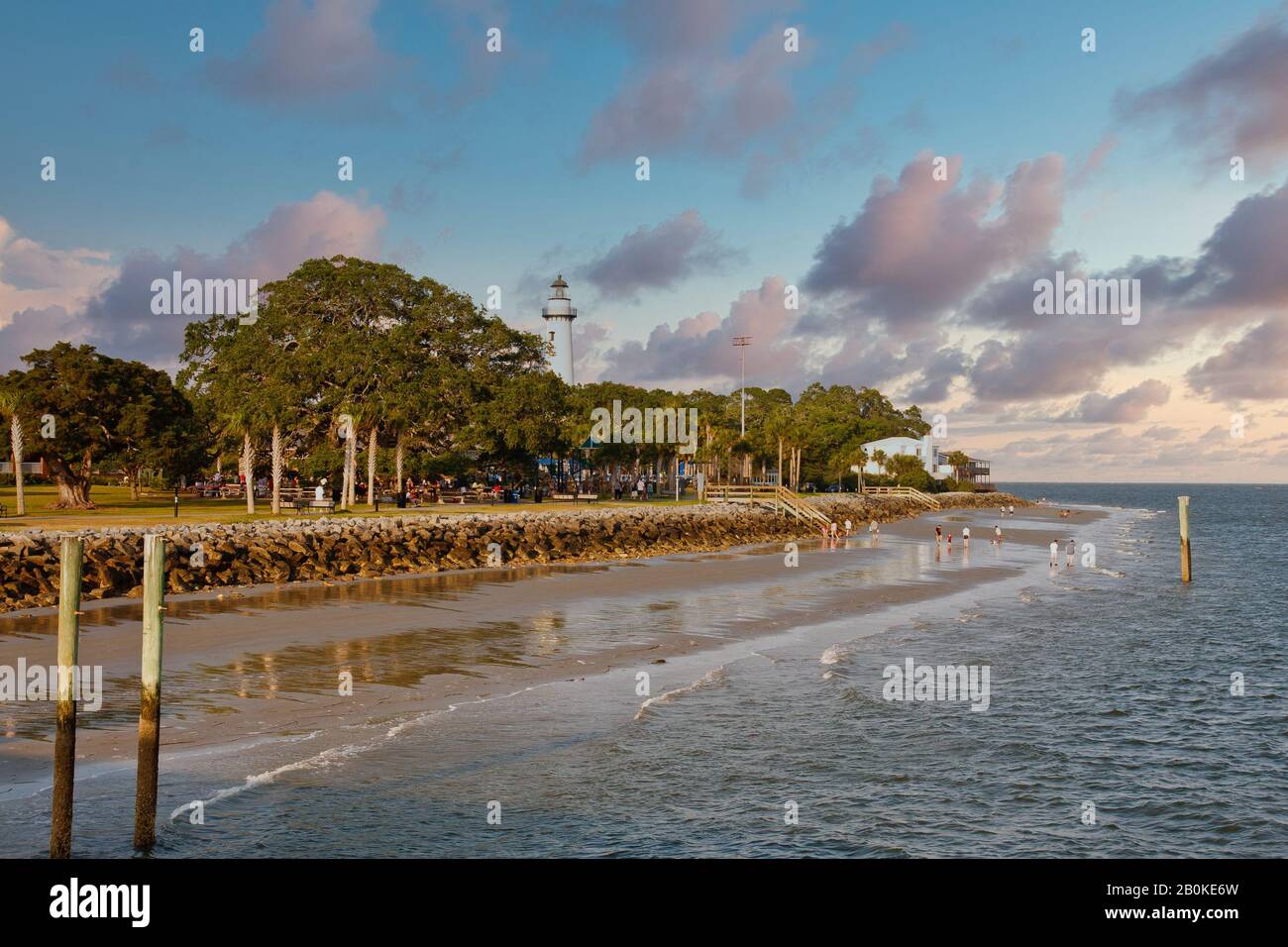 Parco Sul Mare Con Faro Foto Stock