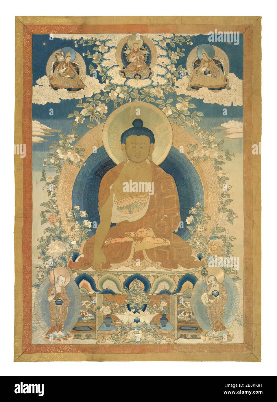 Buddha Shakyamuni con discepoli, Cina, dinastia Qing (1644–1911), Data inizio 18th secolo, Cina, ricamo di fili di seta e metallo, Totale: 49 1/4 x 33 1/2 in. (125,1 x 85,1 cm), tessile-Ricamato Foto Stock