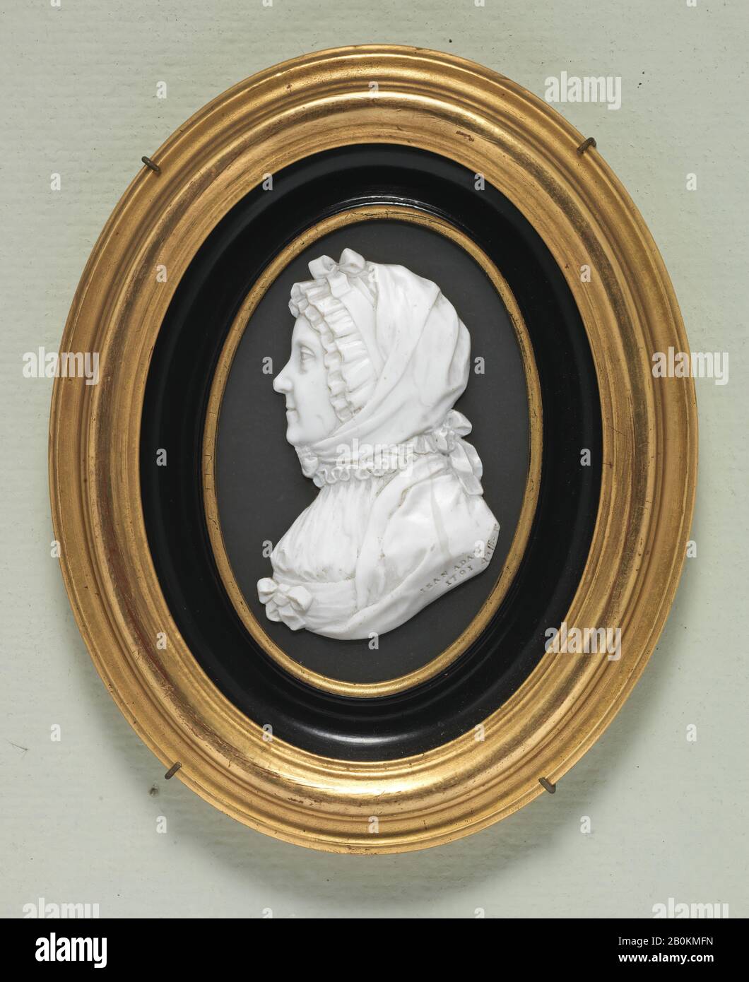 James Tassie, Jean, Moglie Di John Adam, British, London, James Tassie (British, Glasgow, Scotland 1735–1799 London), 1791, British, London, Glass Paste, 4 × 5 In. (10,2 × 12,7 cm), vetro Foto Stock