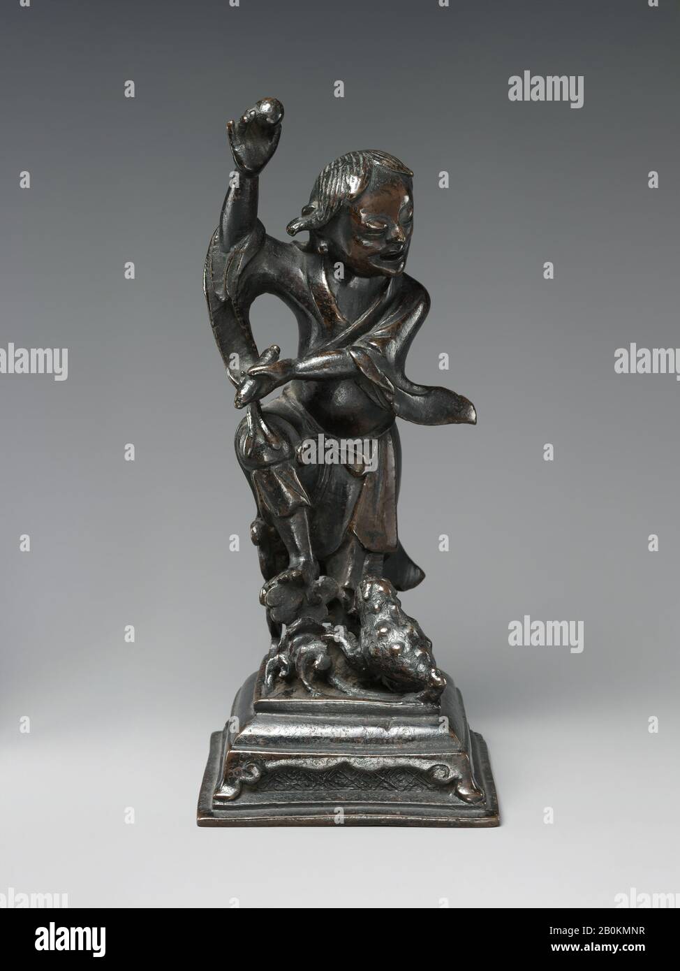 Immortale Liu Hai, Cina, dinastia Ming (1368–1644), Data 17th secolo, Cina, Bronzo, H. 9 1/2 in. (24,1 cm); larghezza 4" (10,2 cm); D. 4 1/8 in. 10,5 cm; base 10,2 cm, scultura Foto Stock