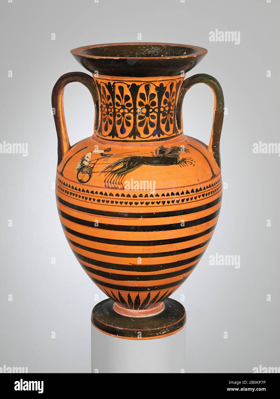 Anfora al collo in terracotta (vaso), greca, Attica, arcaica, Data ca. 500 a.C., greca, Attica, Terracotta; figura nera, Totale: 10 5/16 x 6 1/4in. (26,2 x 15,8 cm), Vasi Foto Stock