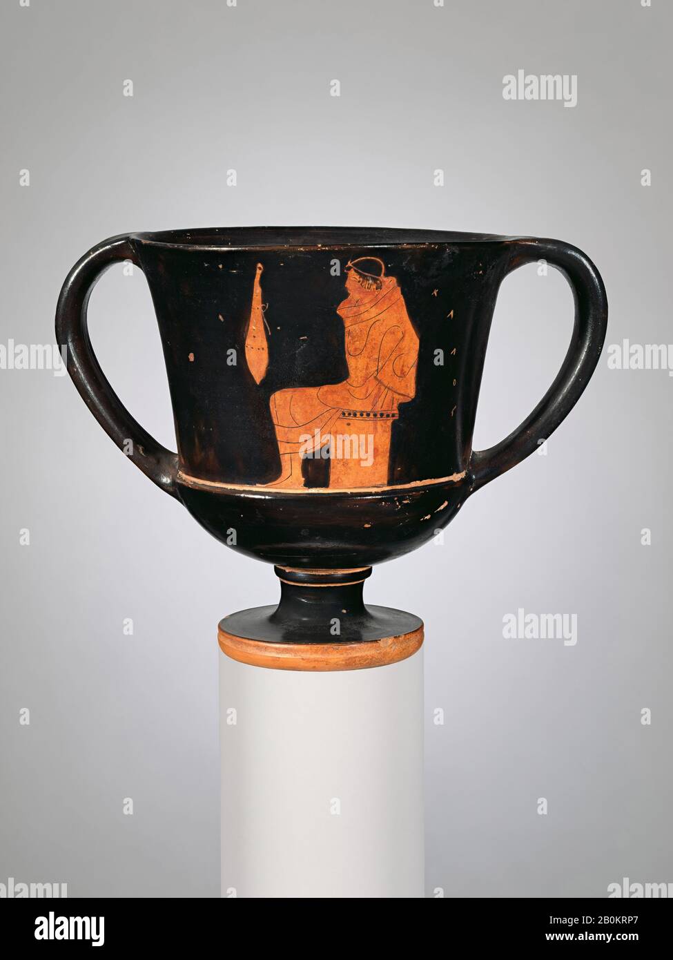 Rispetto al Pittore di Atene 10464, Terracotta kantharos (tazza da bere con manici verticali), Greco, Attico, Classico, Data ca. 450-425 a.C., greca, Attica, terracotta; figura rossa, H. 4 3/4 poll. (12,1 cm), Vasi Foto Stock