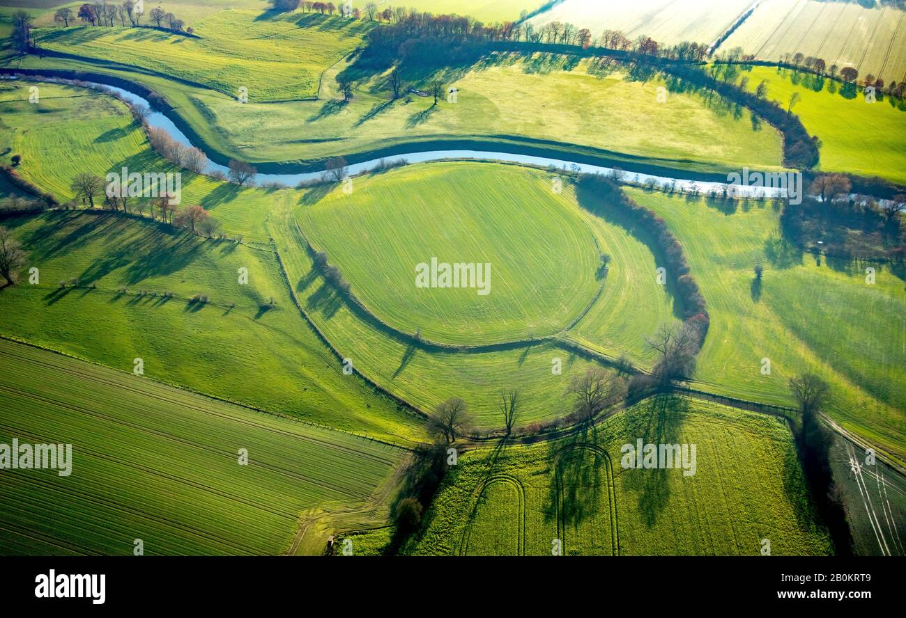 Foto aerea, prati verdi e campi, forma della testa, ex braccio di un fiume, prati di Lippe, meandro di Lippe, figura comica, forme del paesaggio, Struper Stra Foto Stock