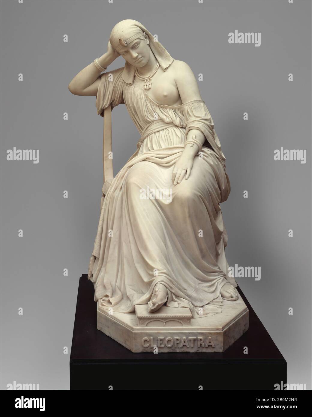William Wetmore Story, Cleopatra, American, William Wetmore Story (American, Boston, Massachusetts 1819–1895 Vallombrosa), 1858, Scolpito 1869, American, Marble, 55 1/2 X 33 1/4 X 51 1/2 In. (141 x 84,5 x 130,8 cm), scultura Foto Stock