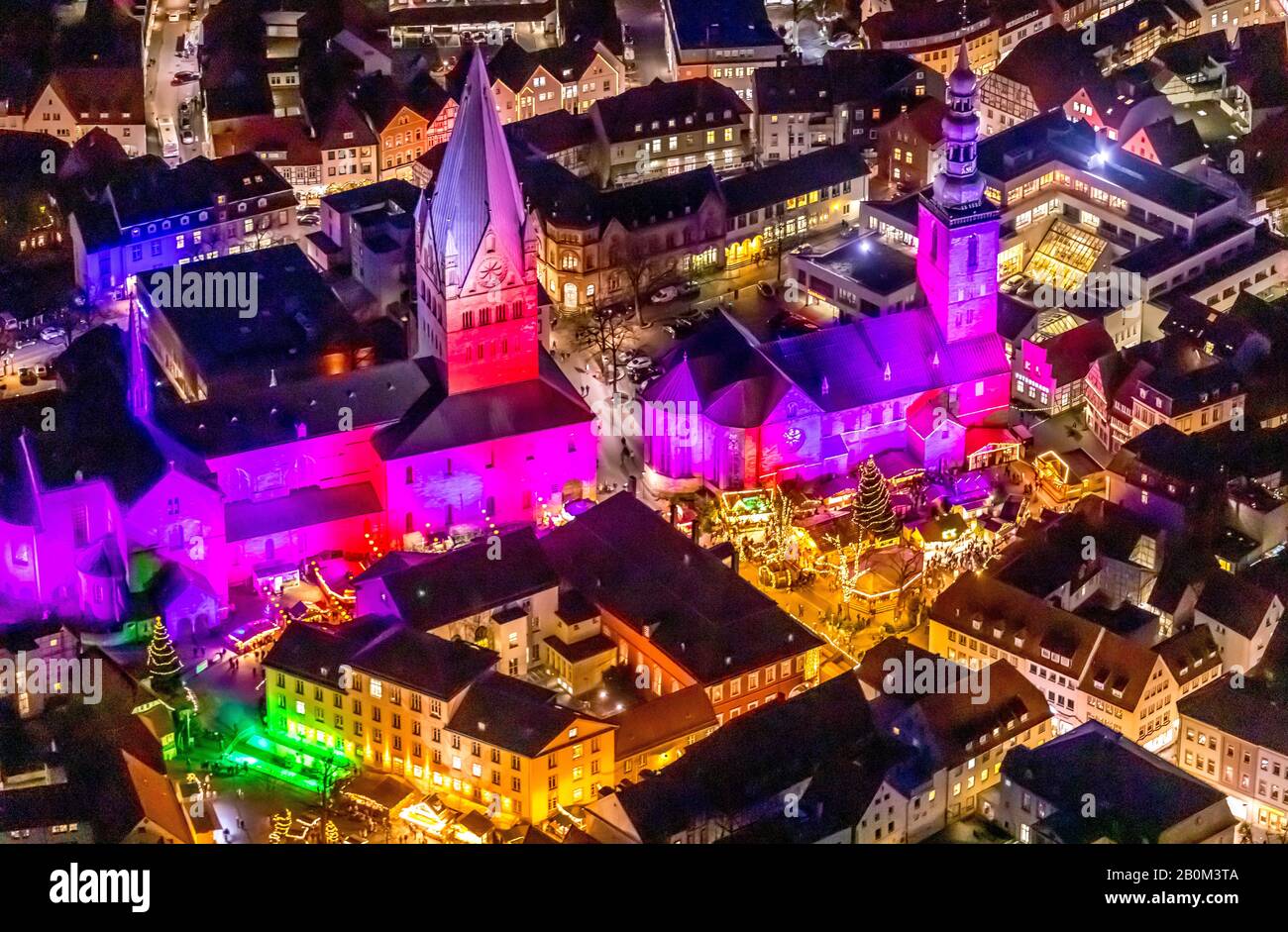 Veduta aerea del mercato di Natale di Soest, chiesa di St.Petri, chiesa di St. Patrokli cattedrale, Soest, Soester Börde, Renania Settentrionale-Vestfalia, Germania, DE, Euro Foto Stock