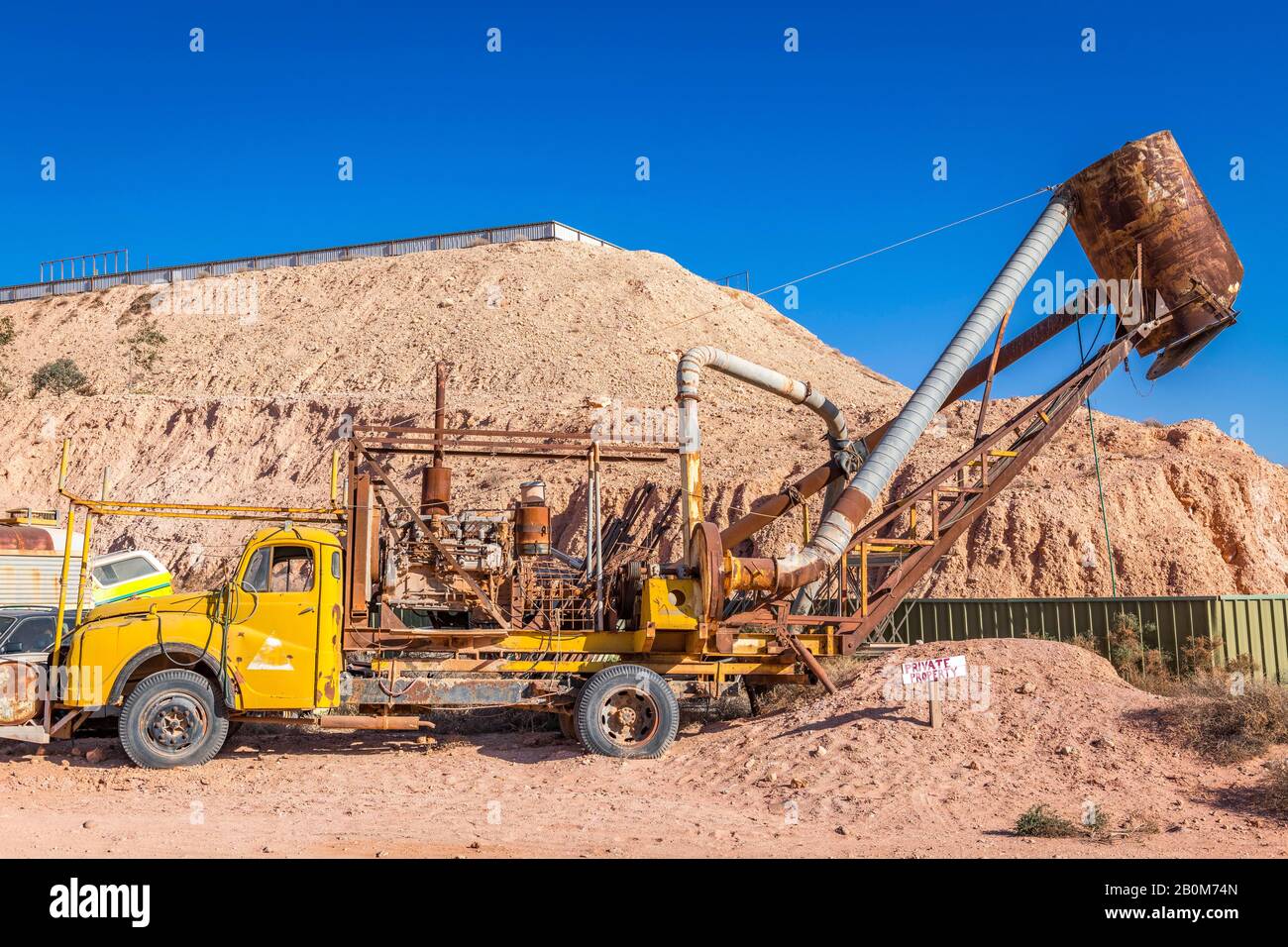 Un soffiatore utilizzato per estrarre il mullock sotterraneo e portarlo in superficie per l'estrazione opale a Coober Pedy, Australia del sud. Foto Stock