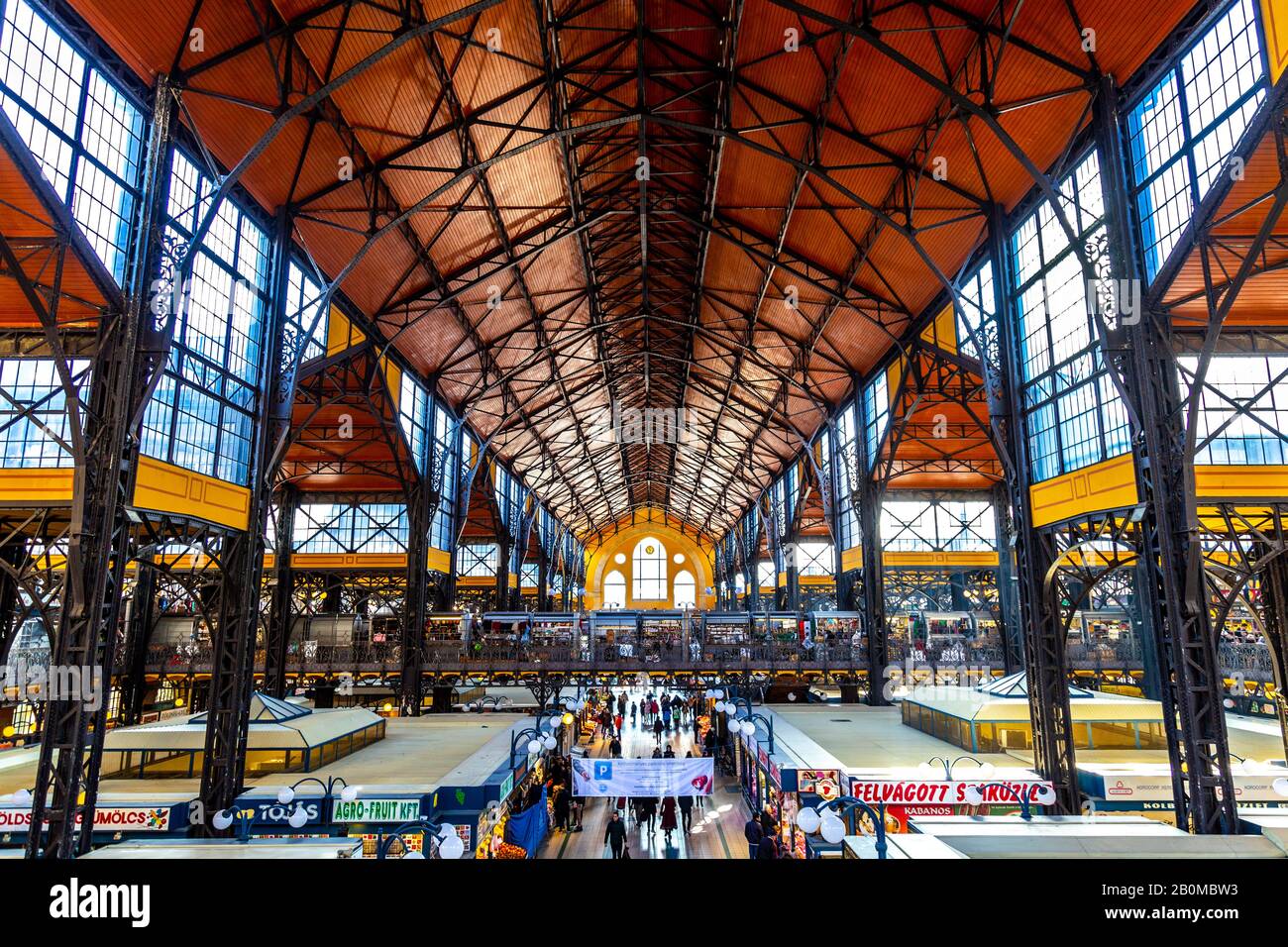 Interno del Grande mercato (Nagyvásárcsarnok), Budapest, Ungheria Foto Stock