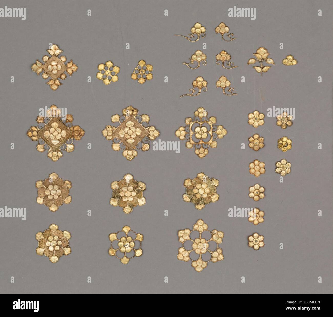 Rosettes, Cina, dinastia Tang (618–907), Cultura: Cina, Oro, pezzo Più Grande: 1 1/8 × 1 1/8 in. (2,9 × 2,9 cm), gioielli Foto Stock