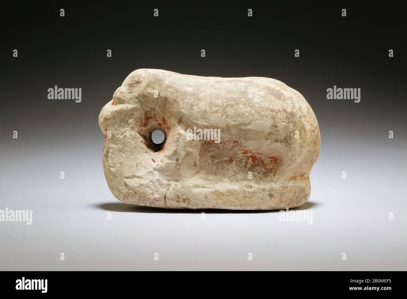 Figurina di ippopotamo, Regno Medio, Dinastia 12–13, ca. 1981–1640 a.C., Dall'Egitto, regione Memphite, Lisht North, cimitero, 1906–07, Calcare, vernice, L. 10 × W. 4,1 × H. 6,1 cm (3 15/16 × 1 5/8 × 2 3/8 in Foto Stock