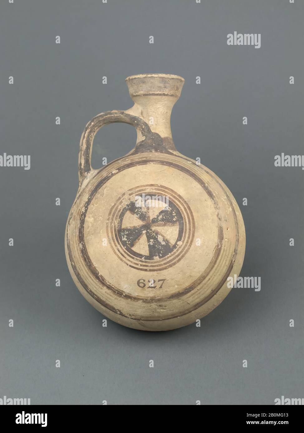 Juglet, cipriota, i Cipro-Geometrico, Data 1050–950 a.C., cipriota, Terracotta, 4 1/8in. (10,5 cm), Vasi Foto Stock