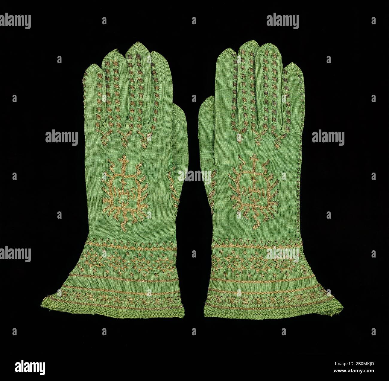 Bishop's Guanti, europeo, quarto quarto trimestre 17th secolo, europeo, seta, metallo, 5 x 12 pollici. (12,7 x 30,5 cm), Textiles-Ecclesiastical Foto Stock