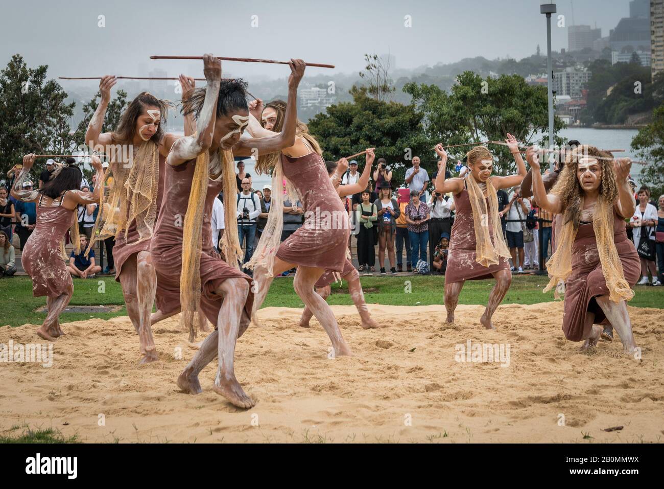 Sydney, NSW, Australia, 26 gennaio 2018: Gli australiani celebrano la più antica cultura vivente al mondo presso Walumil Lawns, Barangaroo Reserve, Sydney. Foto Stock