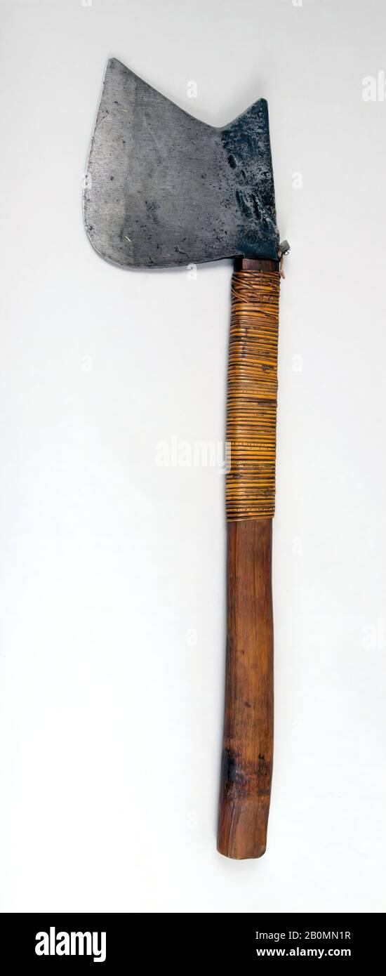 AX ((Kalyo Kangyu), indiano, Assam, Naga, 19th secolo, indiano, Assam, Naga, ferro, legno, rattan, L. 21 3/8 in. (54,3 cm); W. 6" (15,2 cm); Peso 1 lb. 7,7 once (671,9 g), Armi shafted Foto Stock