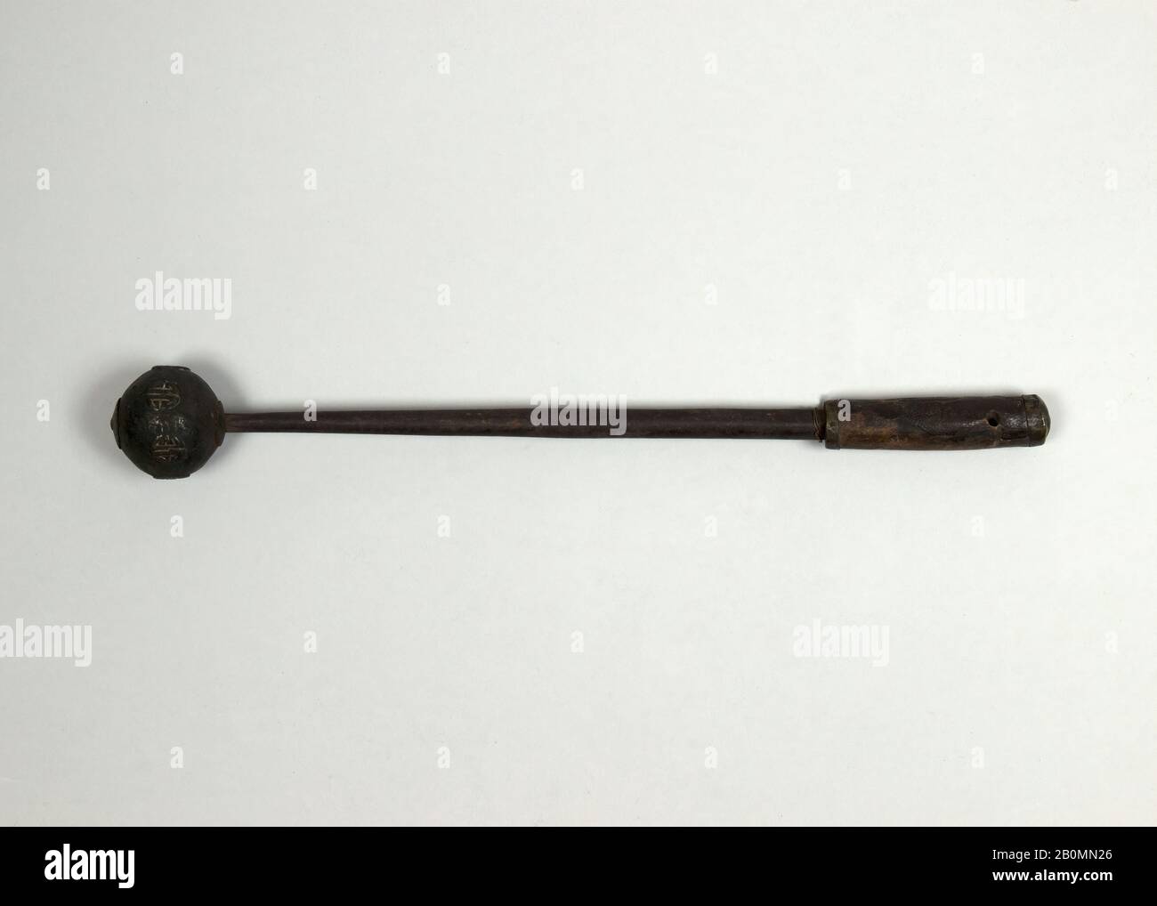 AX con Spaar Nascosto, indiano, Travancore, 17th-18th secolo, Travancore, indiano, Travancore, acciaio, ottone argento, legno di piombo, L. 35 3/8 in. (89,9 cm), Armi shafted Foto Stock