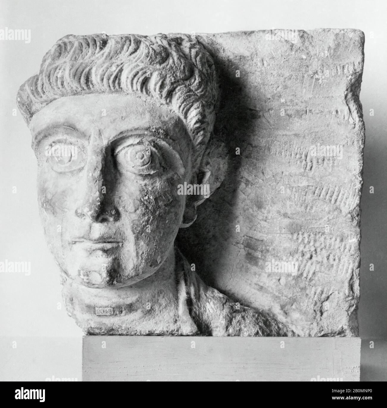 Rilievo funerario, ca. 50–150, Dalla Siria, Palmyra, Calcare, 10,55 x 9,57" (26,8 x 24,31 cm), scultura in pietra Foto Stock