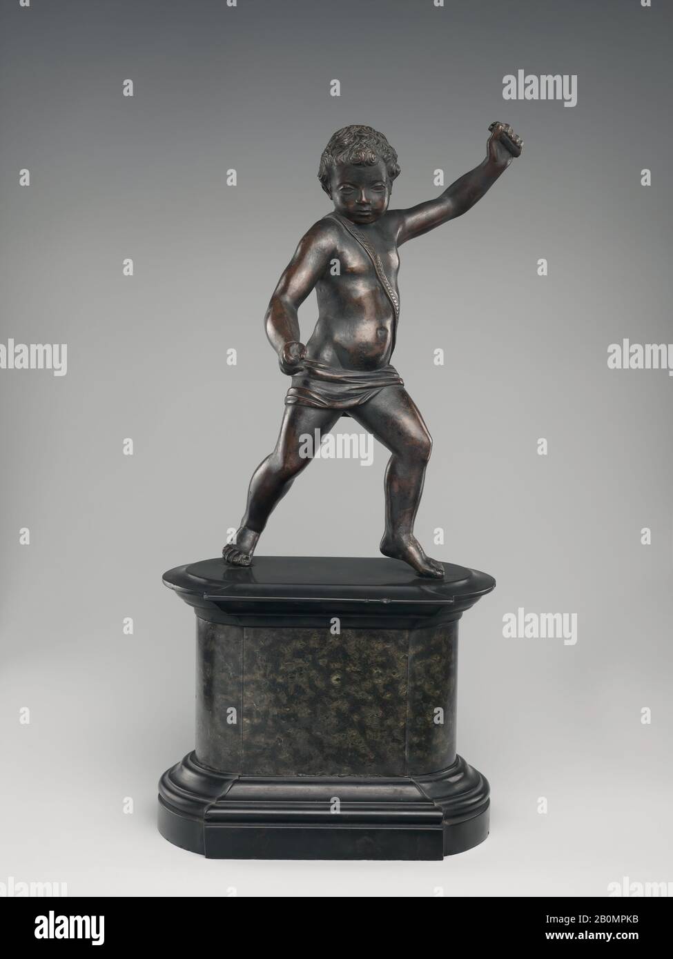 Cupido, italiano, forse Venezia, forse 16th secolo, italiano, forse Venezia, Bronzo, su base di marmo verde, In Generale con base: 12 15/16 × 6 1/2 × 4 in. (32,9 × 16,5 × 10,2 cm); totale senza base: 8 3/16 × 5 1/8 × 4 in. (20,8 × 13 × 10,2 cm), scultura-bronzo Foto Stock