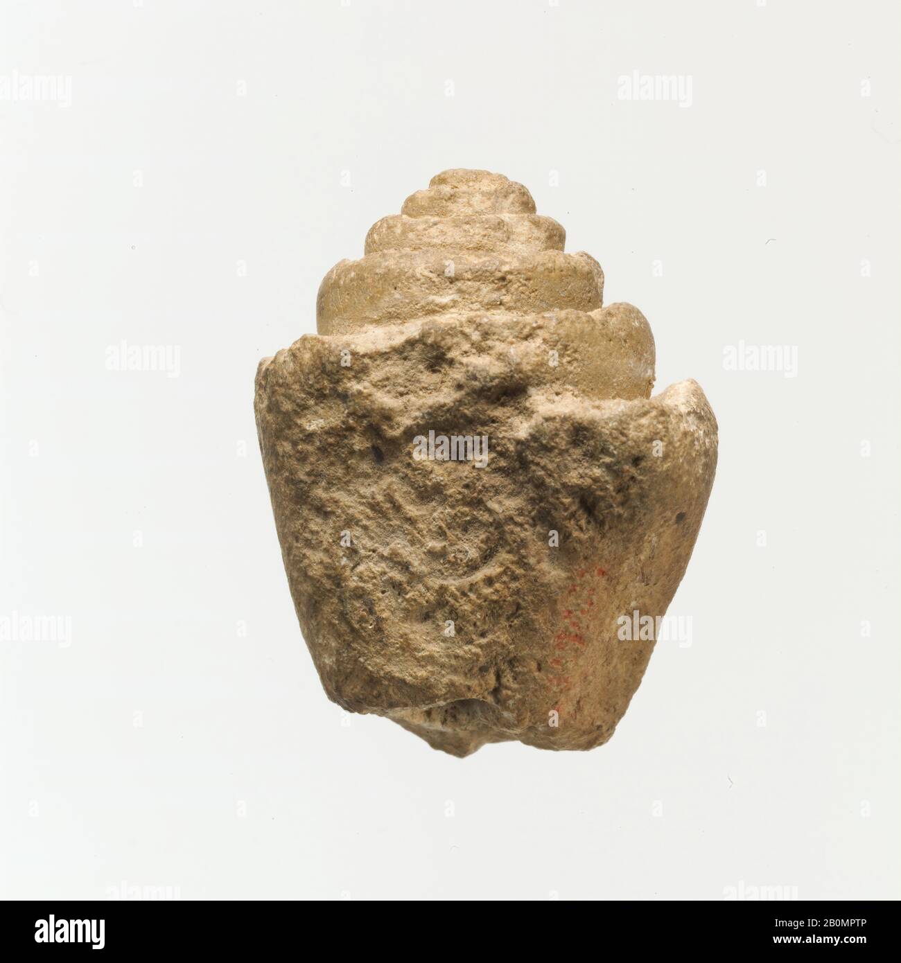 Conchiglia di terracotta, Minoan, Medio o Late Bronze Age, Data ca. 2200–1050 a.C., Minoan, Clay, L. 7/8 in. (2,2 cm), varie-argilla Foto Stock