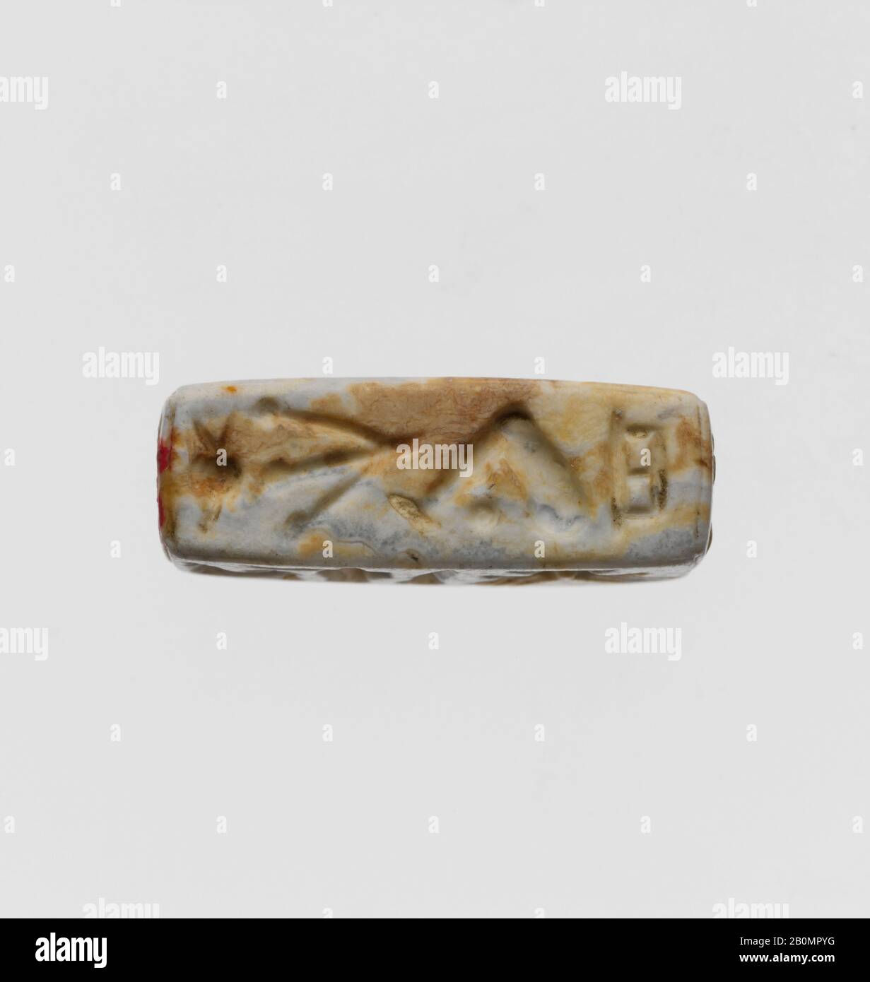 Prisma rettangolare di calcedonio, Minoan, Minoan centrale III, Data ca. 1750-1600 a.C., Minoano, Calcedonio, bruciato, L. 2 cm; W. 0.7 cm, Gemme Foto Stock