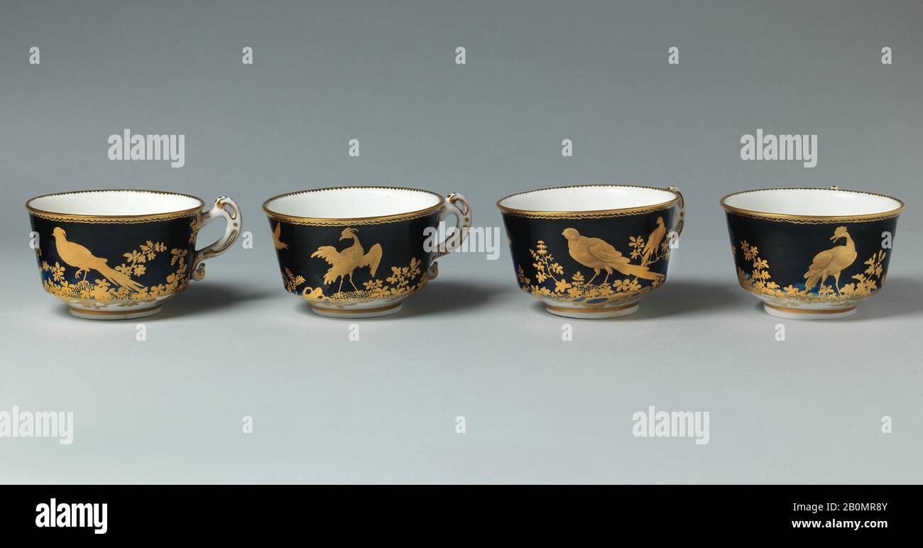 Chelsea Porcelain Manufactory, Teacups (8) (parte di un servizio), British, Chelsea, Chelsea Porcelain Manufactory (British, 1745–1784, periodo di ancoraggio dell'oro, 1759–69), ca. 1758–69, British, Chelsea, porcellana morbida, Nel Complesso (.15–.17): 1 7/8 × 2 15/16 in. (4,8 × 7,5 cm), Totale (.18): 1 3/4 × 2 15/16 in. (4,4 × 7,5 cm), Totale (.19): 1 13/16 × 3" (4,6 × 7,6 cm), Totale (.20): 1 13/16 × 3 1/16 in. (4,6 × 7,8 cm), Totale (.21): 1 13/16 × 3" (4,6 × 7,6 cm), Totale (.22): 1 7/8 × 3 in. (4,8 × 7,6 cm), porcellana ceramica Foto Stock