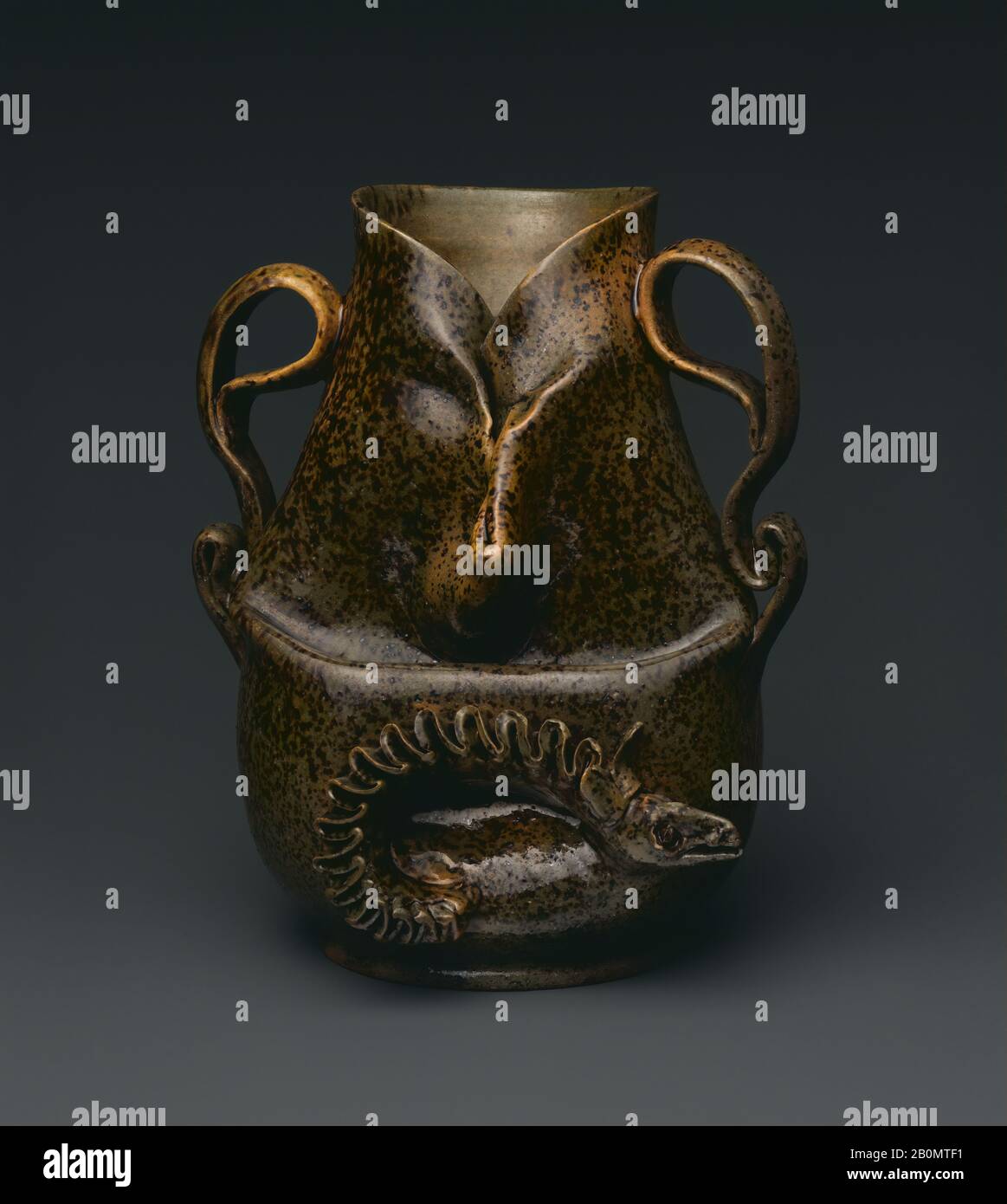 George E. Ohr, Vase, American, George E. Ohr (American, Biloxi, Mississippi 1857–1918 Biloxi, Mississippi), Ca. 1895–1900, cucina americana, terracotta, H. 6 3/8 in., ceramica Foto Stock