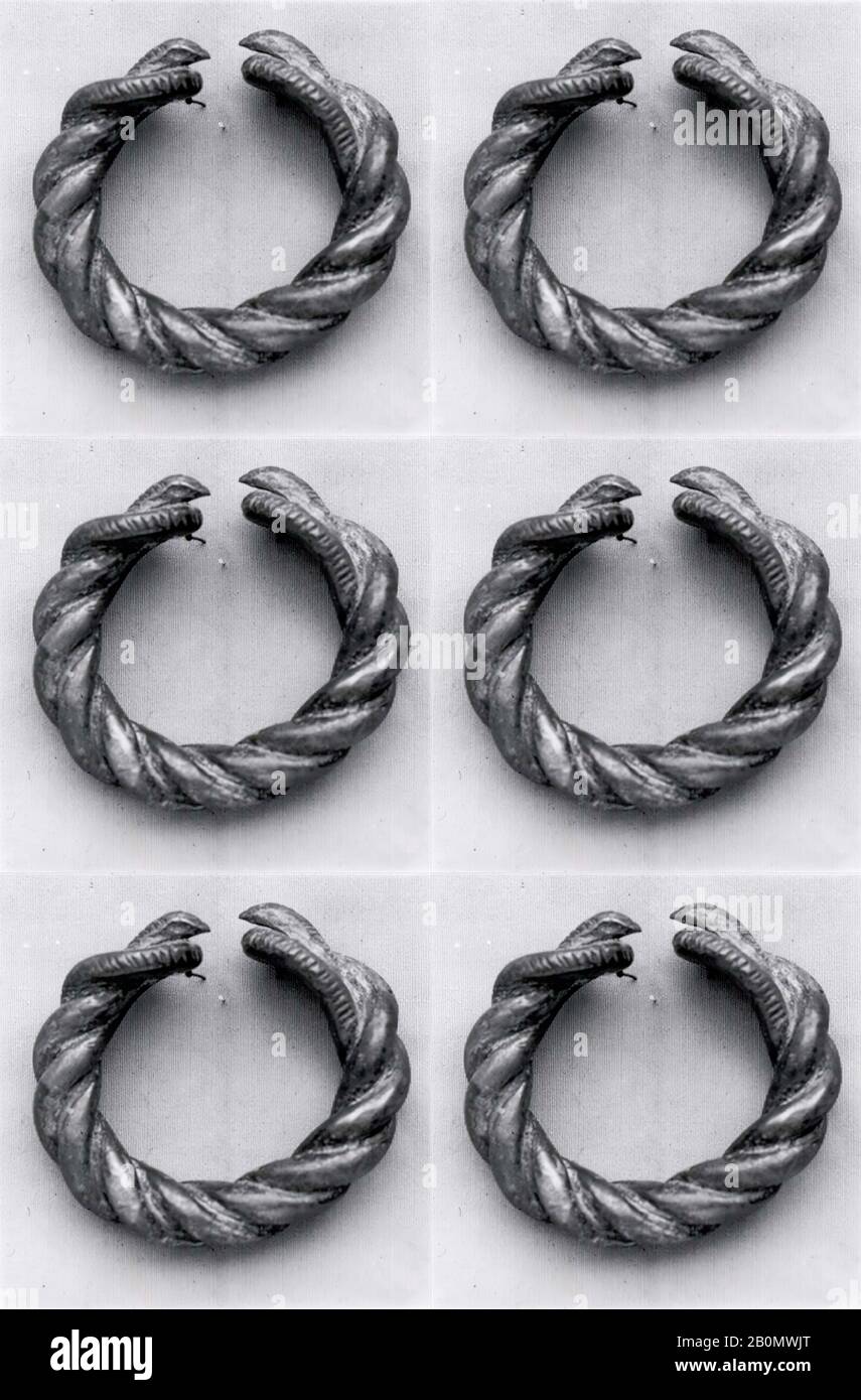 Bracciale, n.d.a., bronzo, 3 x 5" (7,62 x 12,7 cm), Ornamenti In Metallo Foto Stock