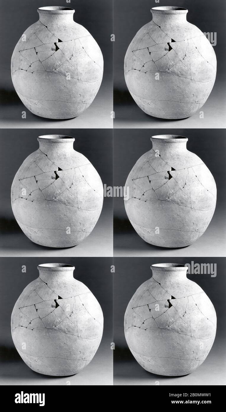 Vasetto per conservazione, Seleucid, ca. 4th-3rd secolo a.C., Iran, Pasargadae, Seleucid, Ceramica, 13,98 pollici (35,51 cm), Vasi in ceramica Foto Stock