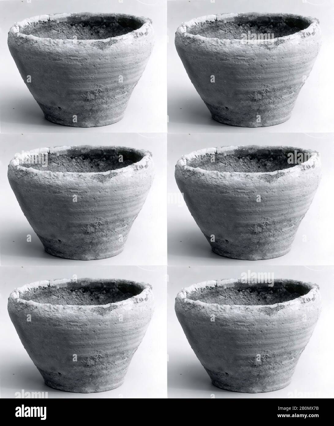 Ciotola, Sasanian, Sasanian, Data Ca. 3rd-7th secolo d.C., Mesopotamia, Ctesifone, Sasanian, Ceramica, 4in. (10,2 cm), diam. Del bordo: 5 3/4 in. (14,6 cm), Vasi in ceramica Foto Stock