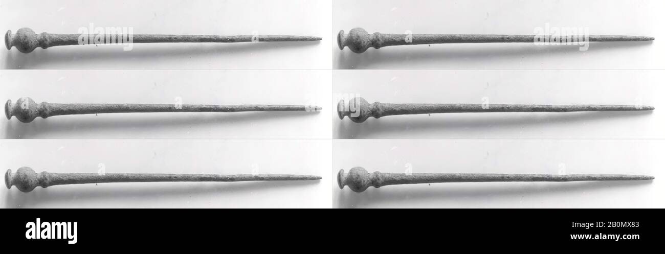 Pin, Iran, Età del ferro II-III, Data inizio 1st millennio a.C., Iran, probabilmente dal Luristan, Iran, Bronzo, 5,75 pollici. (14,61 cm), Ornamenti In Metallo Foto Stock