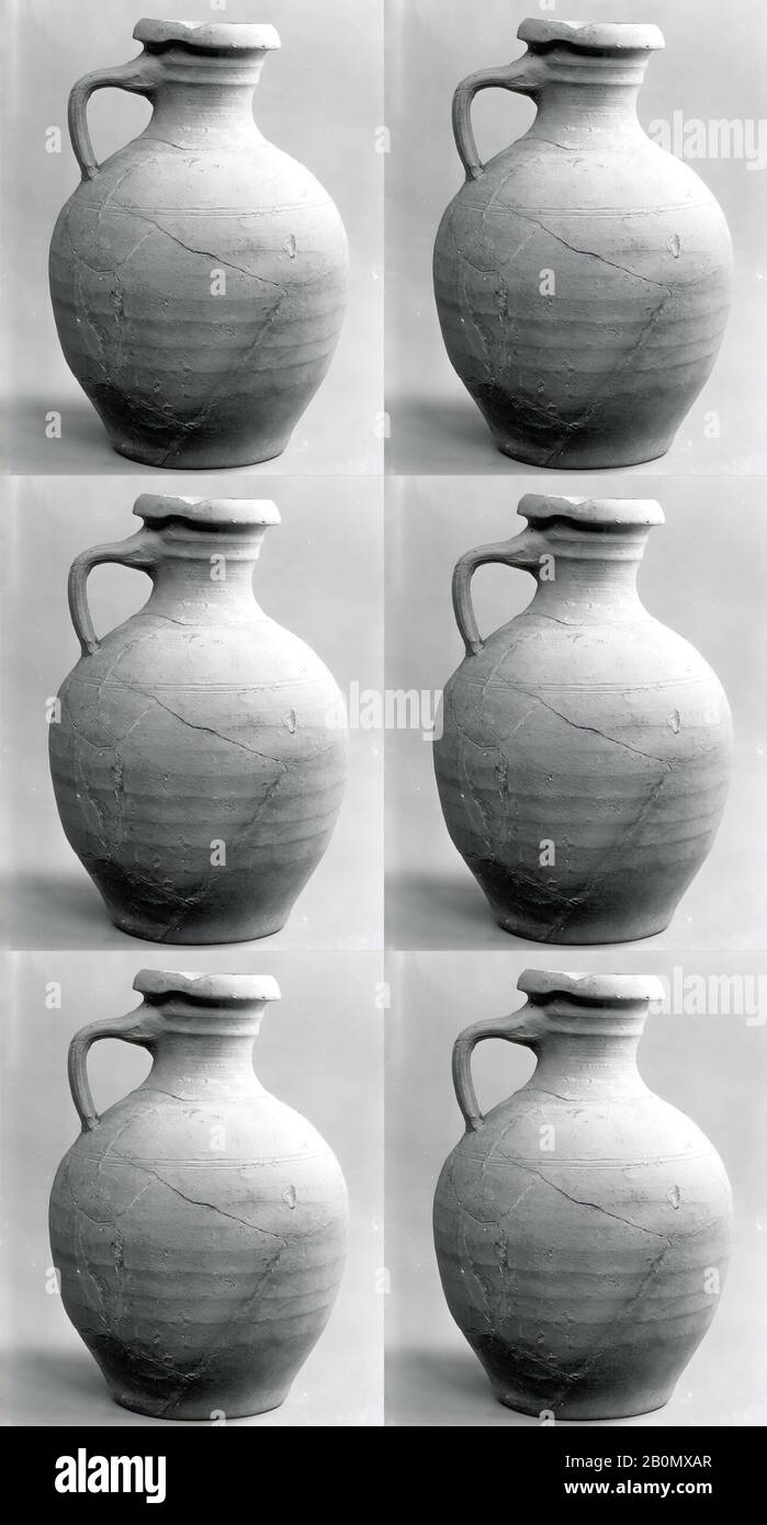 Brocca con manico, Sasanian, Sasanian, Data ca. 3rd-7th secolo d.C., Iran, Qasr-i Abu Nasr, Sasanian, Ceramica, 10,5 pollici. (26,67 cm), Vasi in ceramica Foto Stock