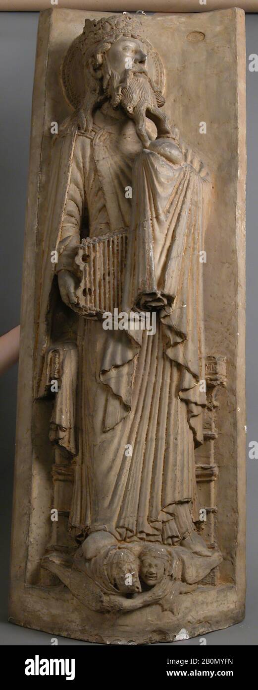Anziano dell'Apocalisse, francese, 1145–55, francese, cast in pasta, Totale: 50 x 17 1/2 x 9" (127 x 44,5 x 22,9 cm), Riproduzioni-Plaster Cast Foto Stock