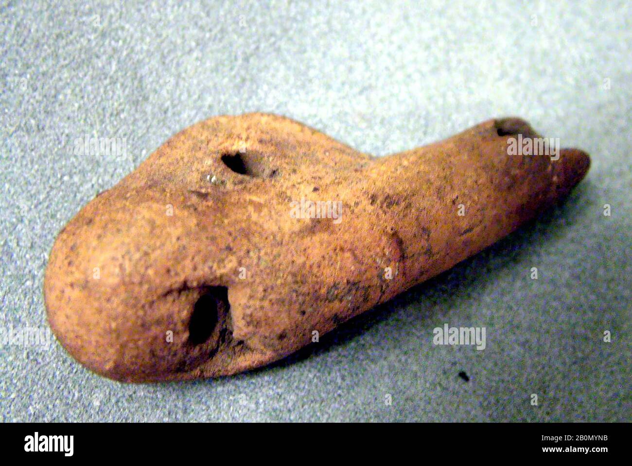 Ceramica Whistle, messicano, 19th secolo (?), Messico, messicano, argilla, L. 59 mm.; W. 19 mm.; D. 28 mm.; Wt. 16 g., Aerophone-Whistle Flute-whistle Foto Stock