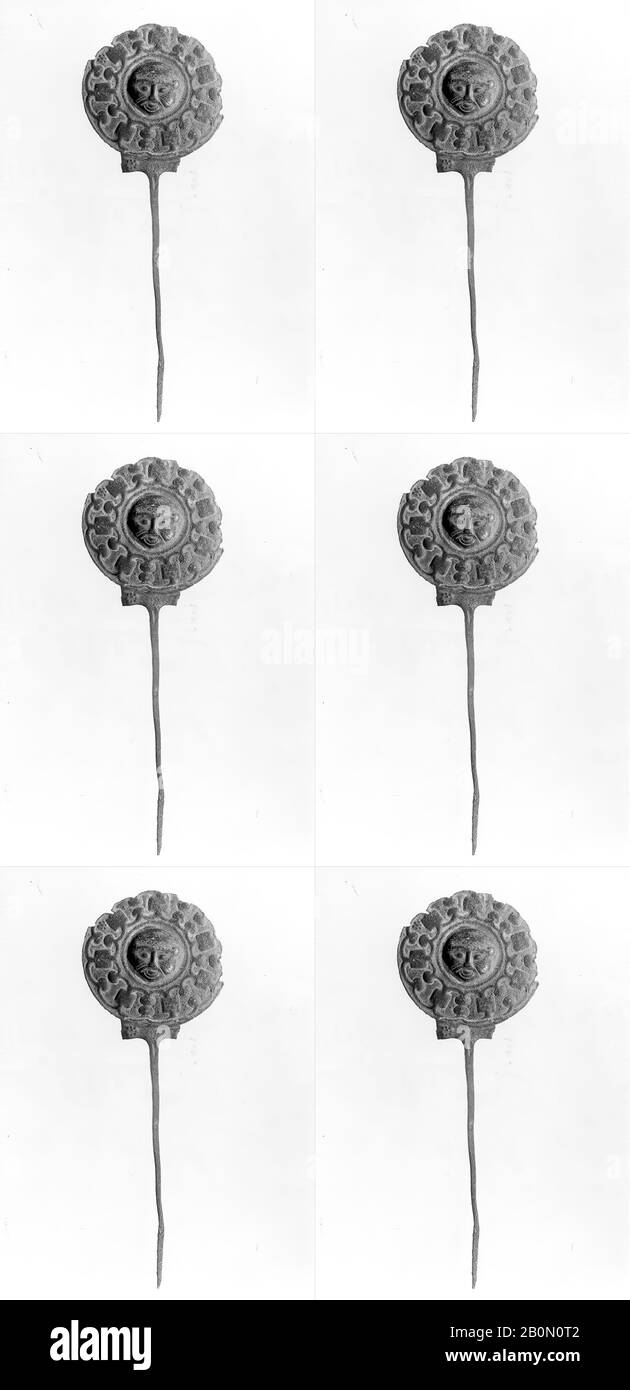 Pin, Iran, Età del ferro III, Data ca. 8th-7th secolo a.C., Iran, probabilmente da Luristan, Iran, Bronzo, 10,43 pollici. (26,49 cm), Ornamenti In Metallo Foto Stock
