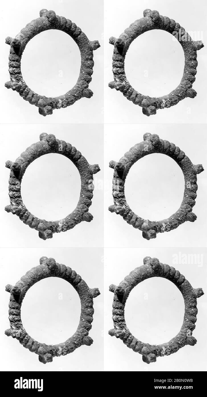 Bracciale con terminali a testa di leone, Iron Age, Date ca. Inizio 1st millennio a.C., Transcaucasia, Bronze, 4,09 x 1 poll. (10,39 x 2,54 cm), Ornamenti In Metallo Foto Stock