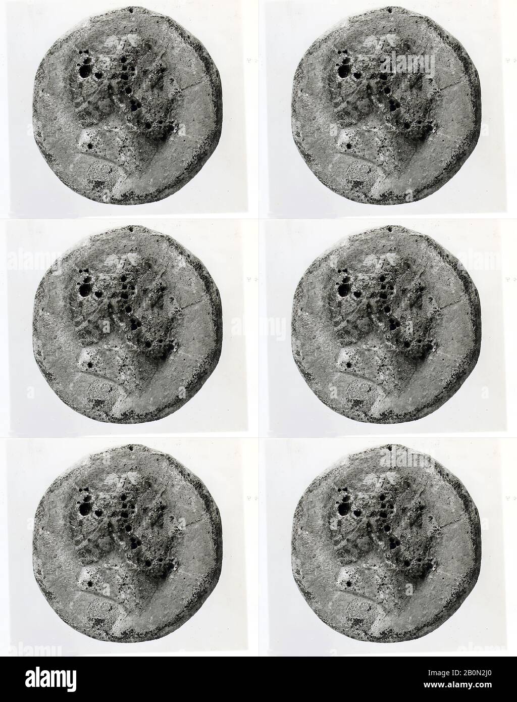 Vetro roundel con testa di Herakles, greco (?), ellenistico (?), Data ca. 2nd secolo a.C., Greco (?), vetro, oro ? [No gold - CSL]; stampato (?), Diametro: 2 3/16 × 5/16 in. (5,6 × 0,9 cm), vetro Foto Stock
