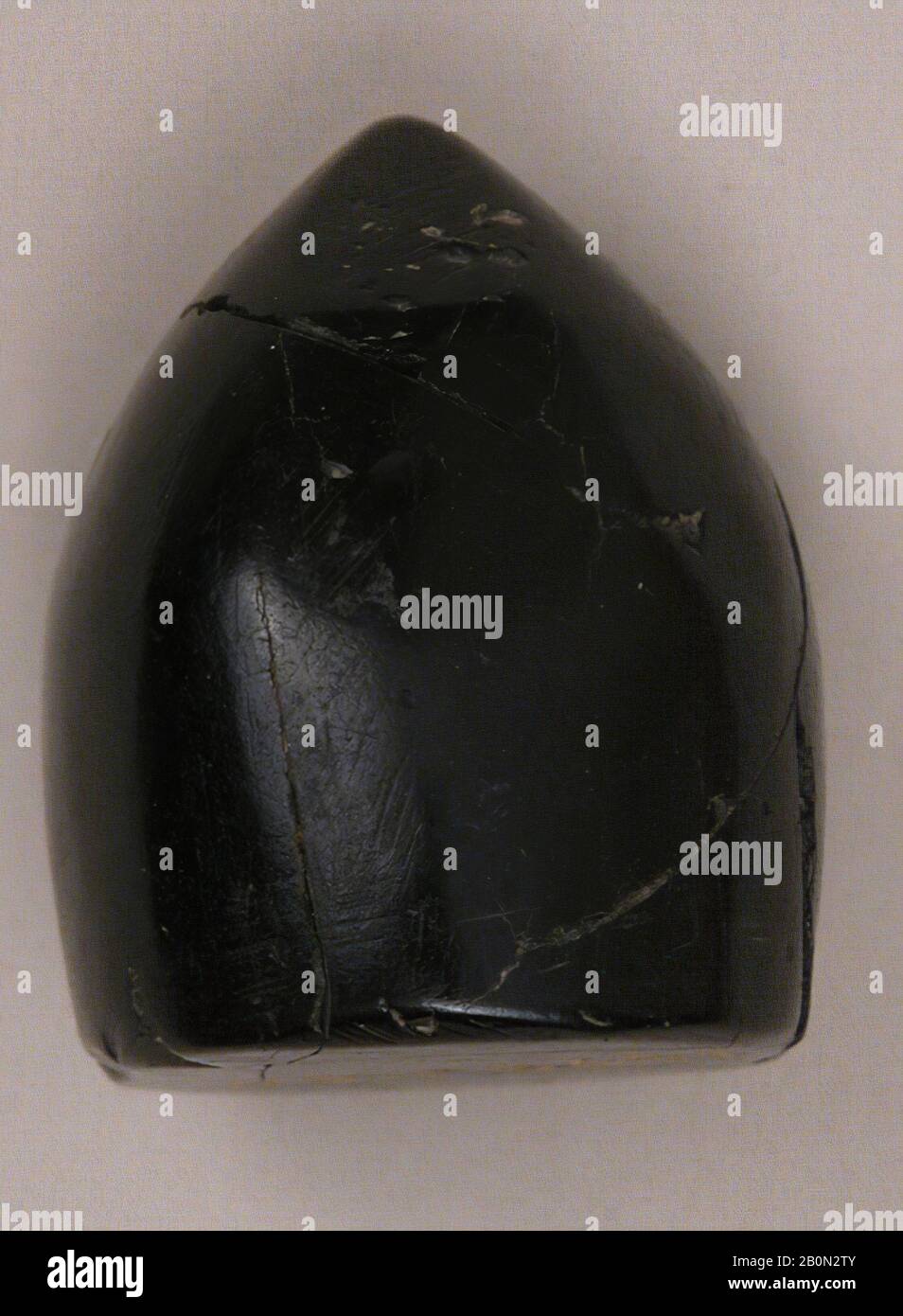 Pezzo di scacchi, probabilmente un pedone, pezzo di scacchi, 9th–11th secolo, Attribuito a Western Islamic Lands, Jet Stone, H. 15/16 in. (2,4 cm), pezzi da gioco Foto Stock