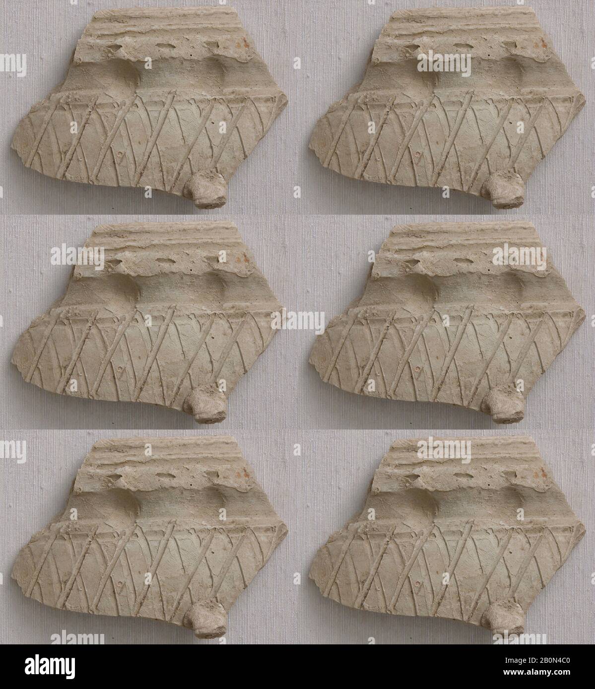 Frammento, 8th-9th secolo, Trovato/scavato Iraq, Ctesifone, Earthenware; inciso, H. 2 3/4 in. (7 cm), W. 3 5/8 in. (9,2 cm), D. 1 1/8 in. (2,9 cm), Peso 1,5 once (42,5 g), ceramica Foto Stock