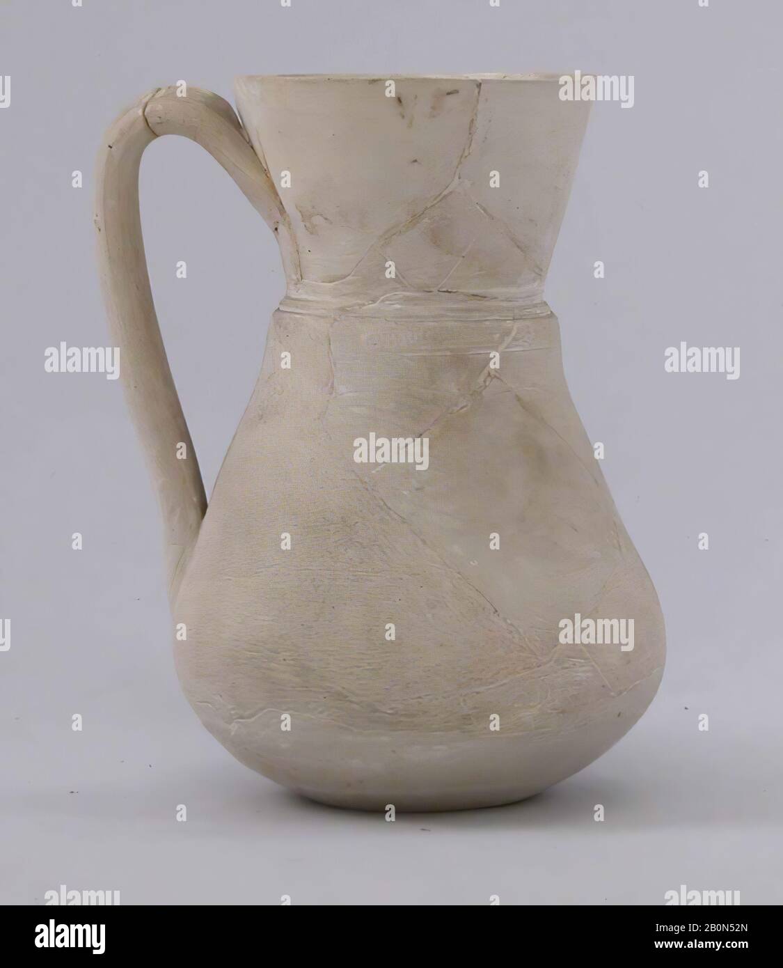 Ewer, 8th-9th secolo, Scavato in Iran, Nishapur, Earthenware; non lazed, Ceramica Foto Stock